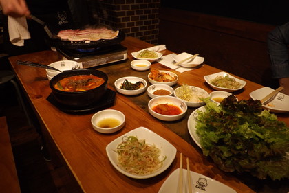 東京の韓国人街の韓国料理